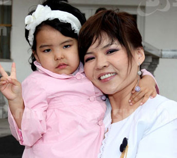 МУГЖ Ж.Алтанцэцэгийн охин С.Номин-Эрдэнэ хоёр дах клипээ гаргалаа